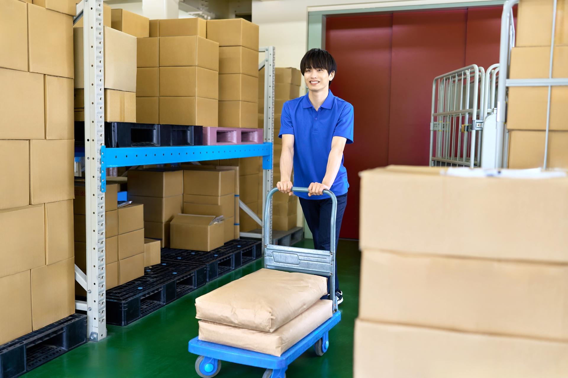 【新着求人】大好評につき！製品のピッキング作業！土日祝休み！空調完備！ イメージ1