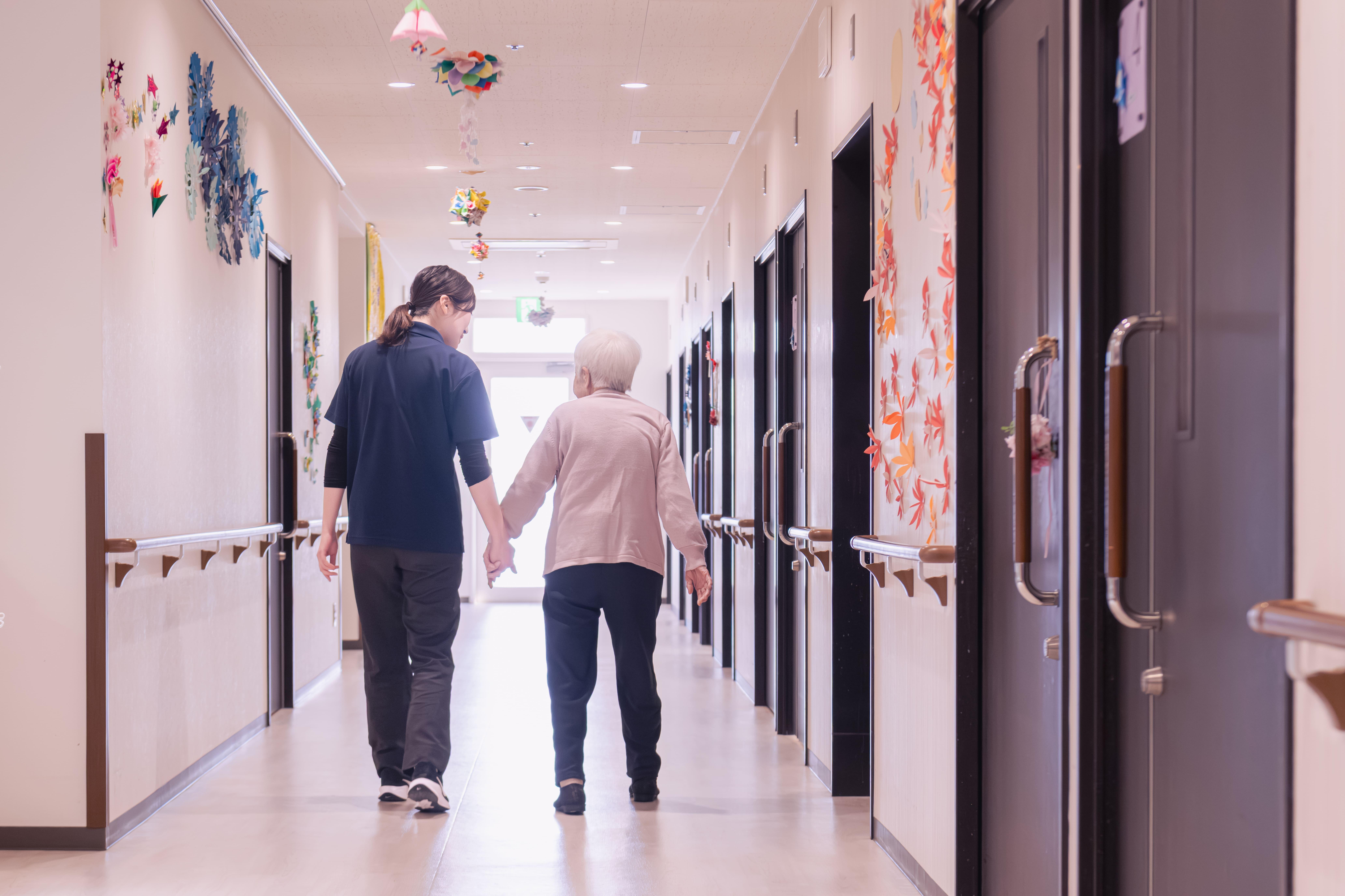 【希望ヶ丘駅徒歩7分！高時給お約束♪】オシャレな高級有料老人ホームでの介護業務♪ イメージ1